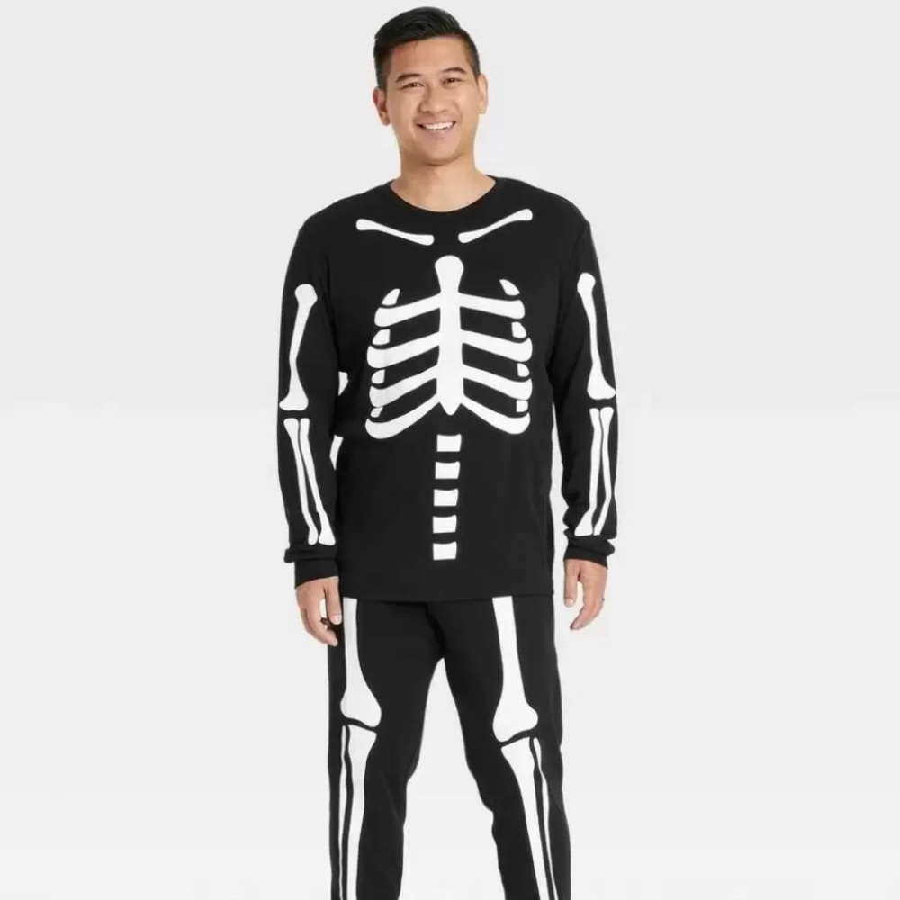 Hyde & EEK! Boutique Men's Halloween Skeleton Family Pajama Set - (Black, small)